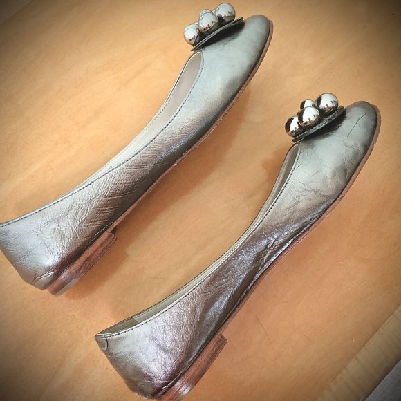 🌟2/$30🌟 Boden Pewter Metallic Embellished Leather Flats - Picture 6 of 8